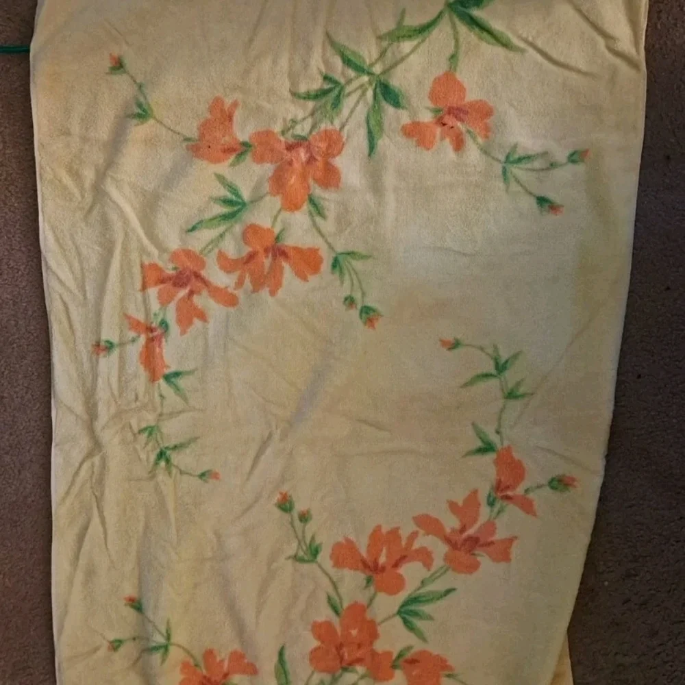 Vintage Fieldcrest Yellow Floral Bath Towel   100% Cotton USA 1025-er-w1